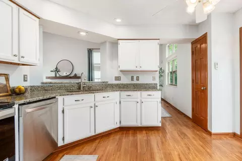 Kitchen - 4118 Pathfield Dr, Columbus, OH 43230 photo 3 of 3