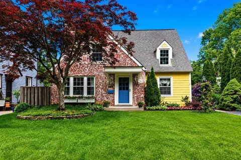 107 N Stanwood Rd, Bexley, OH 43209