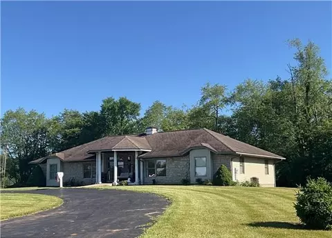 105 Flowers Dr, Newark, OH 43055