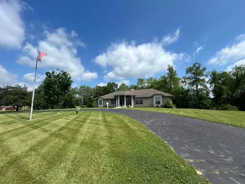 105 Flowers Dr, Newark, OH 43055