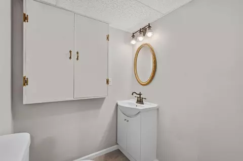 Bath - 8766 Gallo Dr, Powell, OH 43065 photo 4 of 4