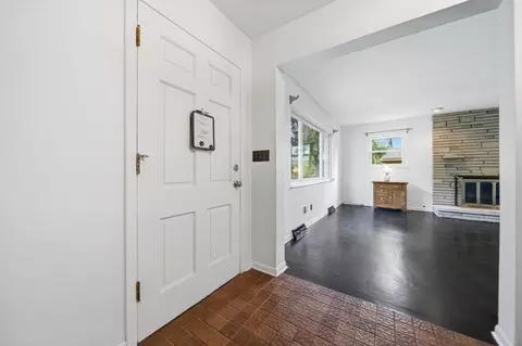Entry Way - 1479 Devonhurst Dr, Columbus, OH 43232 photo 2 of 7