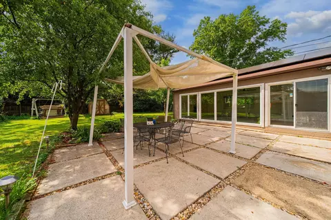Exterior - 1479 Devonhurst Dr, Columbus, OH 43232 photo 5 of 11