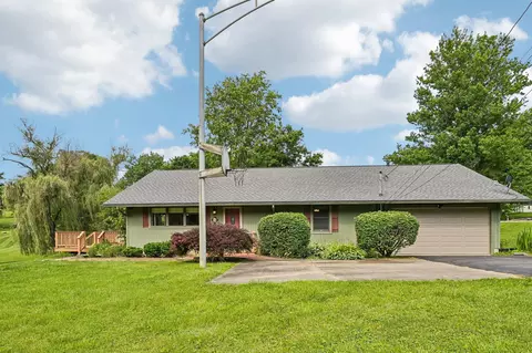 72 Briarwood Dr, Newark, OH 43055