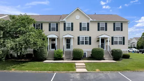 7219 Colonial Affair Dr #12, New Albany, OH 43054