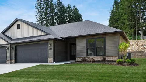 3436 Jamestown Dr, Zanesville, OH 43701