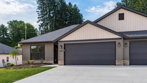 3438 Jamestown Dr, Zanesville, OH 43701