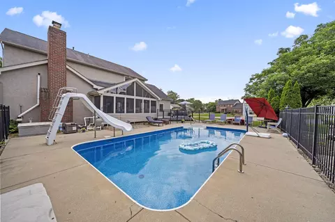 5955 Windward Ct, Lewis Center, OH 43035