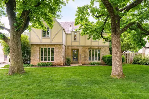 1741 Barrington Rd, Columbus, OH 43221