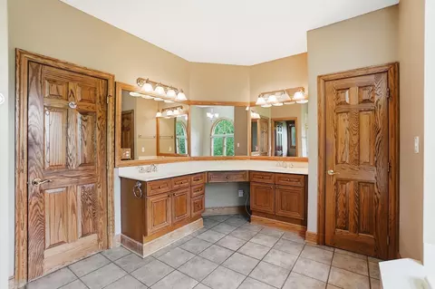 Bath - 320 Edgington Dr, Plain City, OH 43064 photo 4 of 14