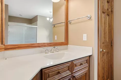 Bath - 320 Edgington Dr, Plain City, OH 43064 photo 6 of 14