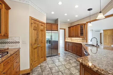 Kitchen - 320 Edgington Dr, Plain City, OH 43064 photo 2 of 8