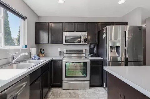 Kitchen - 565 Rolling Acre Dr, Lithopolis, OH 43136 photo 2 of 2