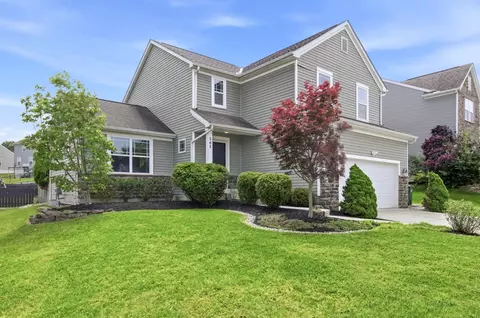 565 Rolling Acre Dr, Lithopolis, OH 43136
