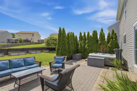Exterior - 565 Rolling Acre Dr, Lithopolis, OH 43136 photo 6 of 9