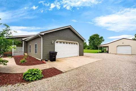 Exterior - 7096 Warner-huffer Rd, Circleville, OH 43113 photo 6 of 11