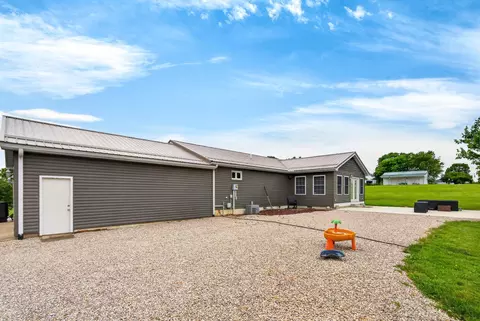 Exterior - 7096 Warner-huffer Rd, Circleville, OH 43113 photo 7 of 11