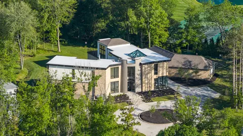 2301 Carriage Rd, Powell, OH 43065