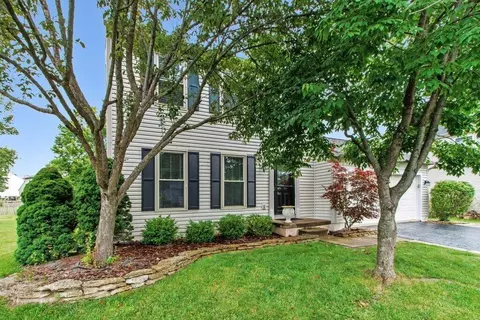 8959 Holquest Dr, Lewis Center, OH 43035
