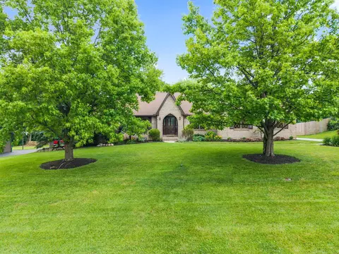 7630 Essington Cir, Dayton, OH 45459