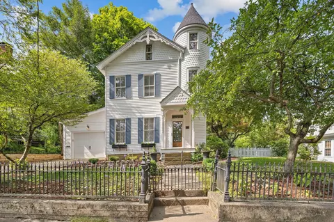 324 W Elm St, Granville, OH 43023
