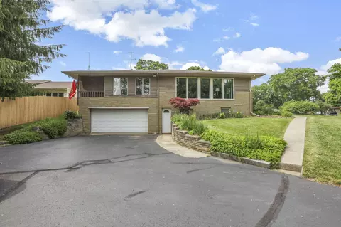 855 E Village Dr, Newark, OH 43055
