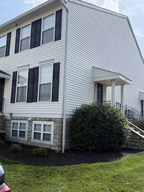 326 Shadbush Dr, Blacklick, OH 43004
