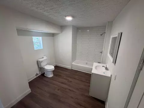 Bath - 514 Oak St, Marion, OH 43302 photo 1 of 2