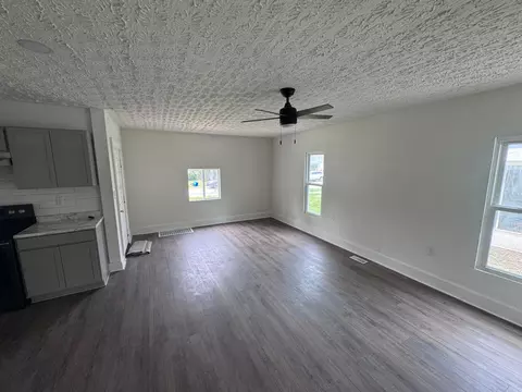 Living - 514 Oak St, Marion, OH 43302 photo 2 of 2