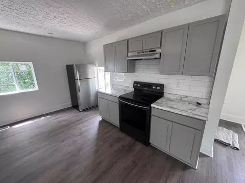 Kitchen - 514 Oak St, Marion, OH 43302 photo 2 of 3
