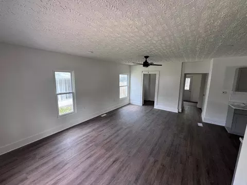 Living - 514 Oak St, Marion, OH 43302 photo 1 of 2