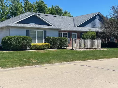 532 Heather Woods Dr, Elyria, OH 44035