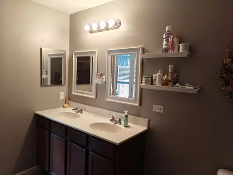 Bath - 111 Firestone Dr, Delaware, OH 43015 photo 2 of 8