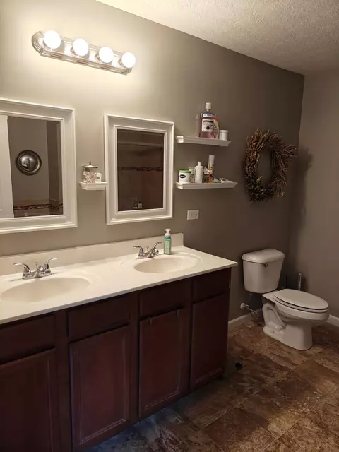 Bath - 111 Firestone Dr, Delaware, OH 43015 photo 1 of 8