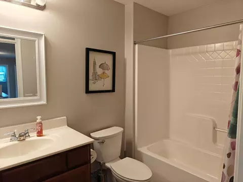 Bath - 111 Firestone Dr, Delaware, OH 43015 photo 4 of 8