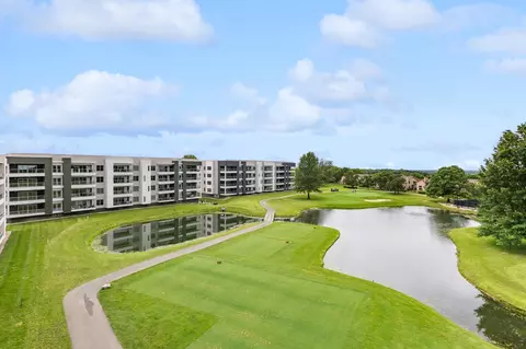 5233 Highpointe Lakes Dr #402, Westerville, OH 43081