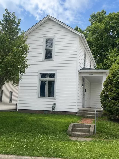 1225 E Chestnut St, Lancaster, OH 43130