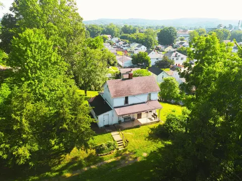 225 Maud Ave, Lancaster, OH 43130