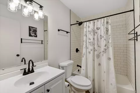 Bath - 244 Nicholas Dr, Circleville, OH 43113 photo 1 of 2