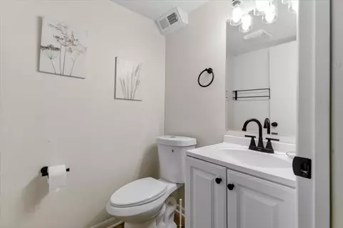 Bath - 244 Nicholas Dr, Circleville, OH 43113 photo 2 of 2