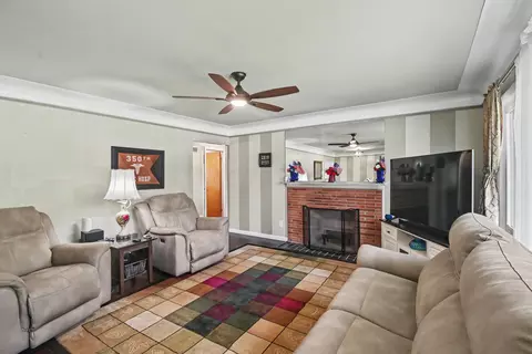 Living - 449 Uhler Ave, Marion, OH 43302 photo 3 of 3
