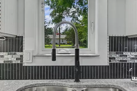 Kitchen - 449 Uhler Ave, Marion, OH 43302 photo 2 of 4