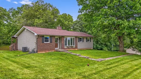 1144 Rainbow Dr NW, Lancaster, OH 43130