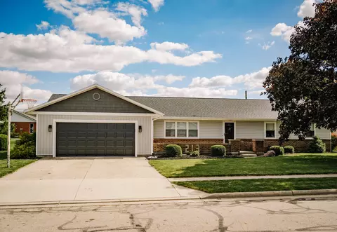 213 West St, Jackson Center, OH 45334