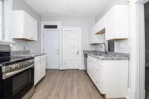 Entry Way - 418 E 17th Ave, Columbus, OH 43201 photo 2 of 2
