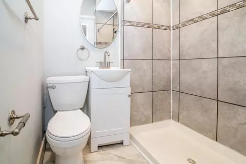 Bath - 418 E 17th Ave, Columbus, OH 43201 photo 3 of 4