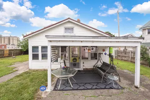 Exterior - 124 N Scioto St, Circleville, OH 43113 photo 6 of 10