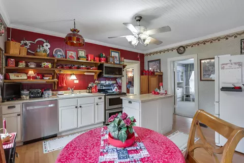 Kitchen - 124 N Scioto St, Circleville, OH 43113 photo 3 of 6