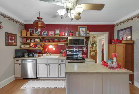 Kitchen - 124 N Scioto St, Circleville, OH 43113 photo 1 of 6