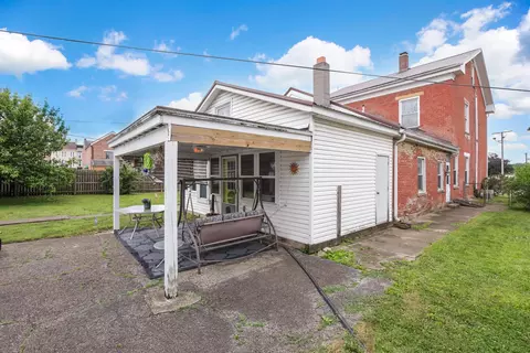 Exterior - 124 N Scioto St, Circleville, OH 43113 photo 5 of 10